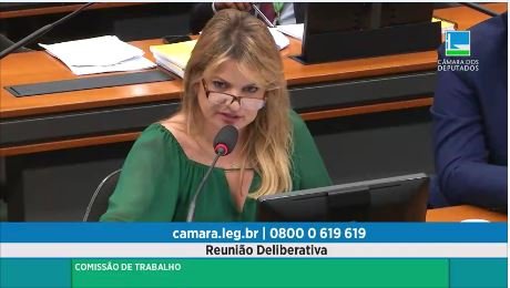 Aprovado relatório de Flávia Morais a projeto que obriga contratar artista local na abertura de evento cultural