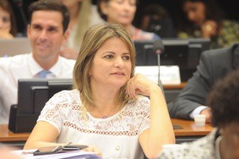Aprovado projeto de Flávia Morais que aumenta o valor do BPC ao idoso e à pessoa com deficiência