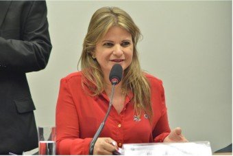 Projeto de Flávia Morais permite o cancelamento de passagem aérea por telefone ou pela internet