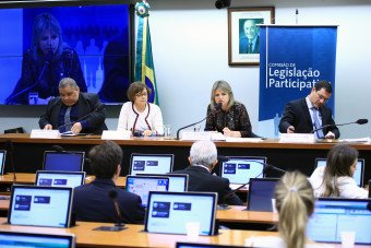 Deputados e especialistas debateram políticas sobre prevenção e uso de drogas