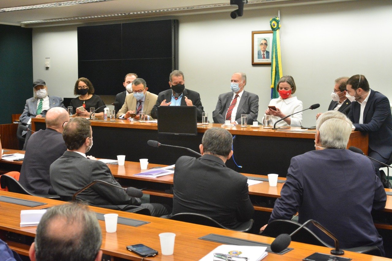 Oposição e partidos da minoria e do centro articulam manifestação pró-impeachment de Bolsonaro