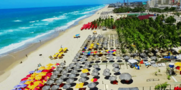 André Figueiredo é coautor de projeto que disciplina efeitos administrativos de multas a barraqueiros da Praia do Futuro, em Fortaleza (CE)