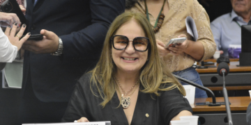 Aprovada proposta da ex-deputada Professora Goreth que internalizam o “fator amazônico” nas políticas sociais da União