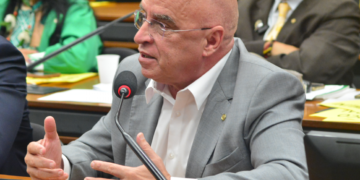 Aprovado parecer favorável de Mário Heringer a projeto com requisitos para investidura em cargos públicos