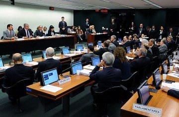 Comissão conclui votação da reforma da Previdência. Texto segue para o Plenário