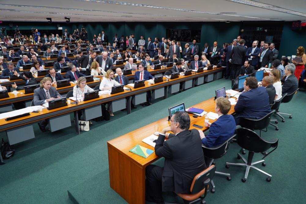 Adiada votação da reforma da Previdência na CCJ