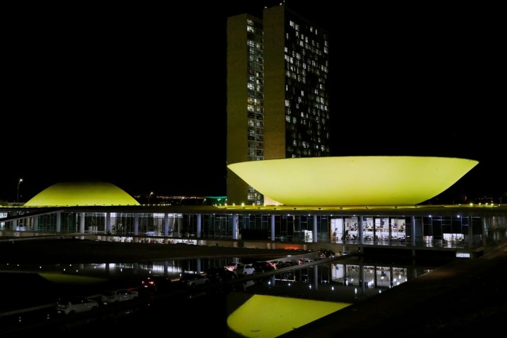 Setembro Amarelo: Congresso recebe iluminação amarela em apoio à campanha de prevenção ao suicídio