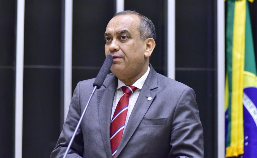 Max Lemos discute na Comissão de Minas e Energia critérios para futuro leilão de energia elétrica