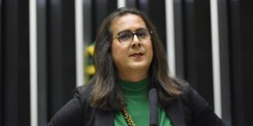 Crime contra mulheres lésbicas poderá ser incluído no Código Penal