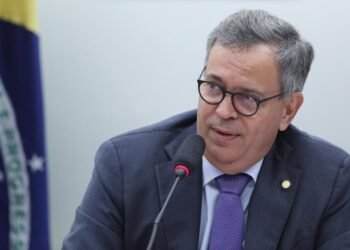Comissão aprova projeto de coautoria de Félix Mendonça Jr. que obriga empresa de grande porte publicar a demonstração financeira na internet