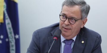 Comissão aprova projeto de coautoria de Félix Mendonça Jr. que obriga empresa de grande porte publicar a demonstração financeira na internet