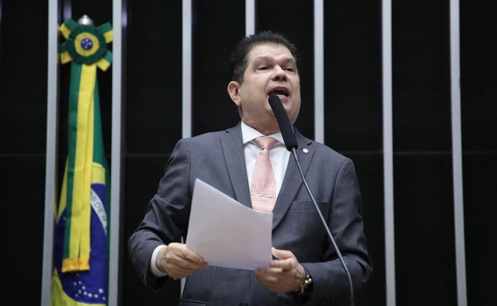 Mauro Benevides Filho solicita informações ao Ministério da Fazenda sobre débito direto na conta do devedor de cartão de crédito