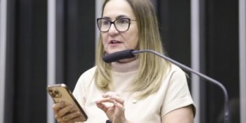 Professora Goreth viaja em missão oficial para participar do sepultamento do Papa Francisco, em Roma