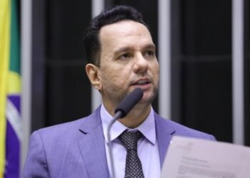 Licença menstrual de dois dias proposta por Josenildo é aprovada em comissão