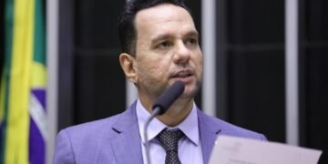 Josenildo defende direito do trabalhador a auxílio-alimentação durante licença médica