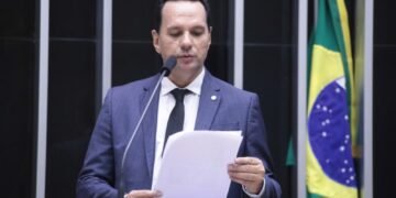 Projeto de Josenildo prevê oferta pelo SUS de terapias à base de cannabis