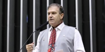 Projeto pode tornar insalubre a atividade exercida por trabalhadores sob exposição ao sol intenso no verão