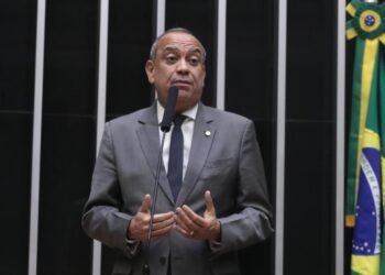 Max lemos propõe prazo de 30 dias para operadoras reembolsarem despesas médicas feitas fora da rede credenciada