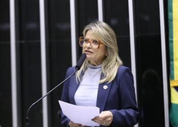 Flávia Morais apresenta projeto que obriga unidade de saúde e outras instituições notificarem lesão pulmonar causada pelo cigarro eletrônico