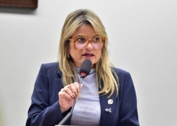 Aprovado relatório de Flávia Morais a projeto que autoriza acesso de dados sobre nascimentos por instituições voltadas à pessoa com deficiência