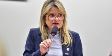 Aprovado relatório de Flávia Morais a projeto que autoriza acesso de dados sobre nascimentos por instituições voltadas à pessoa com deficiência