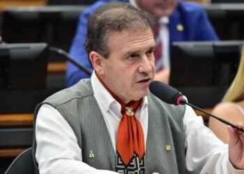 Aprovado projeto de Pompeo de Mattos que propõe aposentadoria especial a supervisor de secretaria de educação