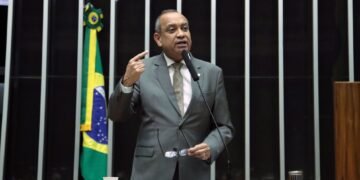 Câmara vai analisar projeto de Max Lemos que garante reposição hormonal a mulheres na menopausa pelo SUS