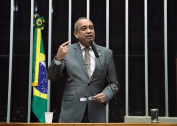 Câmara aprova relatório de Max Lemos a projeto que aumenta pena para porte de arma de uso proibido