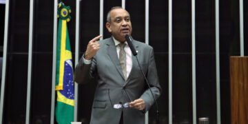 Câmara aprova relatório de Max Lemos a projeto que aumenta pena para porte de arma de uso proibido