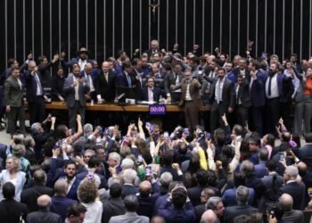 Aprovada a urgência para projeto que pune deputado que impedir atividade legislativa