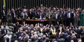 Aprovada a urgência para projeto que pune deputado que impedir atividade legislativa