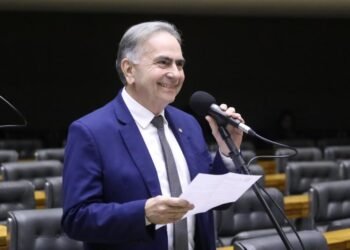 Leônidas Cristino é autor de sessão de homenagem ao Dia do Administrador no Plenário da Câmara