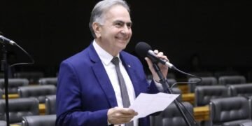 Leônidas Cristino é autor de sessão de homenagem ao Dia do Administrador no Plenário da Câmara