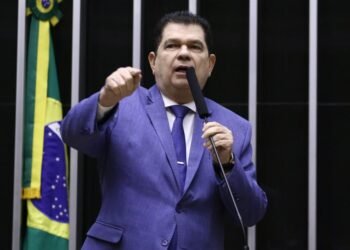 Sancionado texto de Mauro Benevides Filho que amplia até dezembro prazo para uso de recursos a saúde.