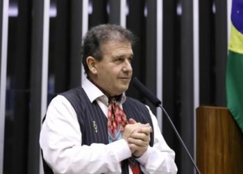 Plenário aprova projeto de Pompeo de Mattos que garante acesso de professores da área rural a transporte escolar