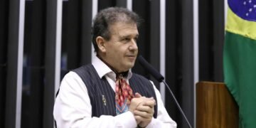 Plenário aprova projeto de Pompeo de Mattos que garante acesso de professores da área rural a transporte escolar