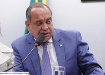 Comissão de Minas e Energia aprova parecer de Max Lemos a projeto com normas para exercer cargo na ANP