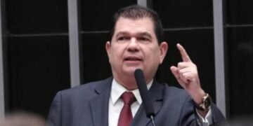 Deputado Mauro BEnevides Filho (PDT_CE), relator do Projeto de Lei Complementar (PLP) 108/24