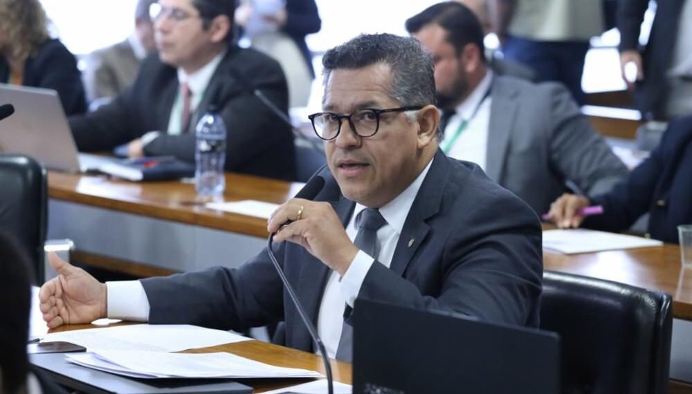 Dorinaldo preside medida provisória que garante adicional de fronteira para servidores