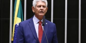 Relatório aprovado de Afonso Motta concede a Bento Gonçalves (RS) título de “Capital Nacional do Vinho”
