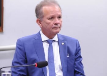 Comissão aprova parecer de André Figueiredo a projeto que cria programa de laboratório vivo para inovar a educação