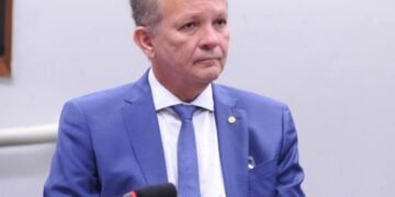 Comissão aprova parecer de André Figueiredo a projeto que cria programa de laboratório vivo para inovar a educação