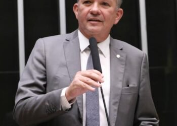 Parecer de André Figueiredo que estipula piso salarial para veterinários é aprovado em comissão
