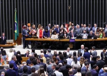 Deputados pedetistas comemoram a aprovação na Câmara da proposta que acaba com a escala de trabalho 6×1