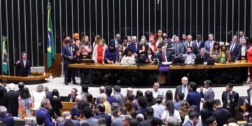 Deputados pedetistas comemoram a aprovação na Câmara da proposta que acaba com a escala de trabalho 6×1