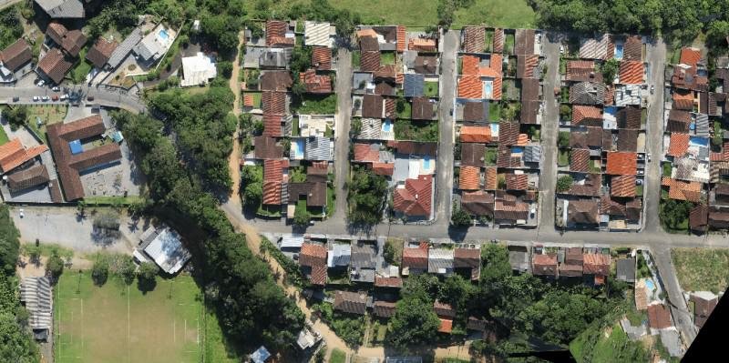 Comissão aprova proposta que prevê expropriação de imóveis utilizados por milícia armada