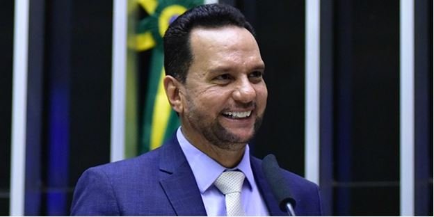 Josenildo promove debate sobre a presença de mulheres na indústria brasileira