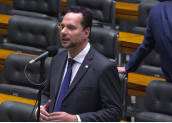 Com emenda de Josenildo, Planalto sanciona lei que prevê ajuda de custo a paciente do SUS que faz tratamento em outra cidade