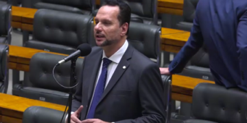 Com emenda de Josenildo, Planalto sanciona lei que prevê ajuda de custo a paciente do SUS que faz tratamento em outra cidade