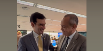 Comissão aprova projeto que garante emissão gratuita da 1ª via do passaporte para pessoas com deficiência